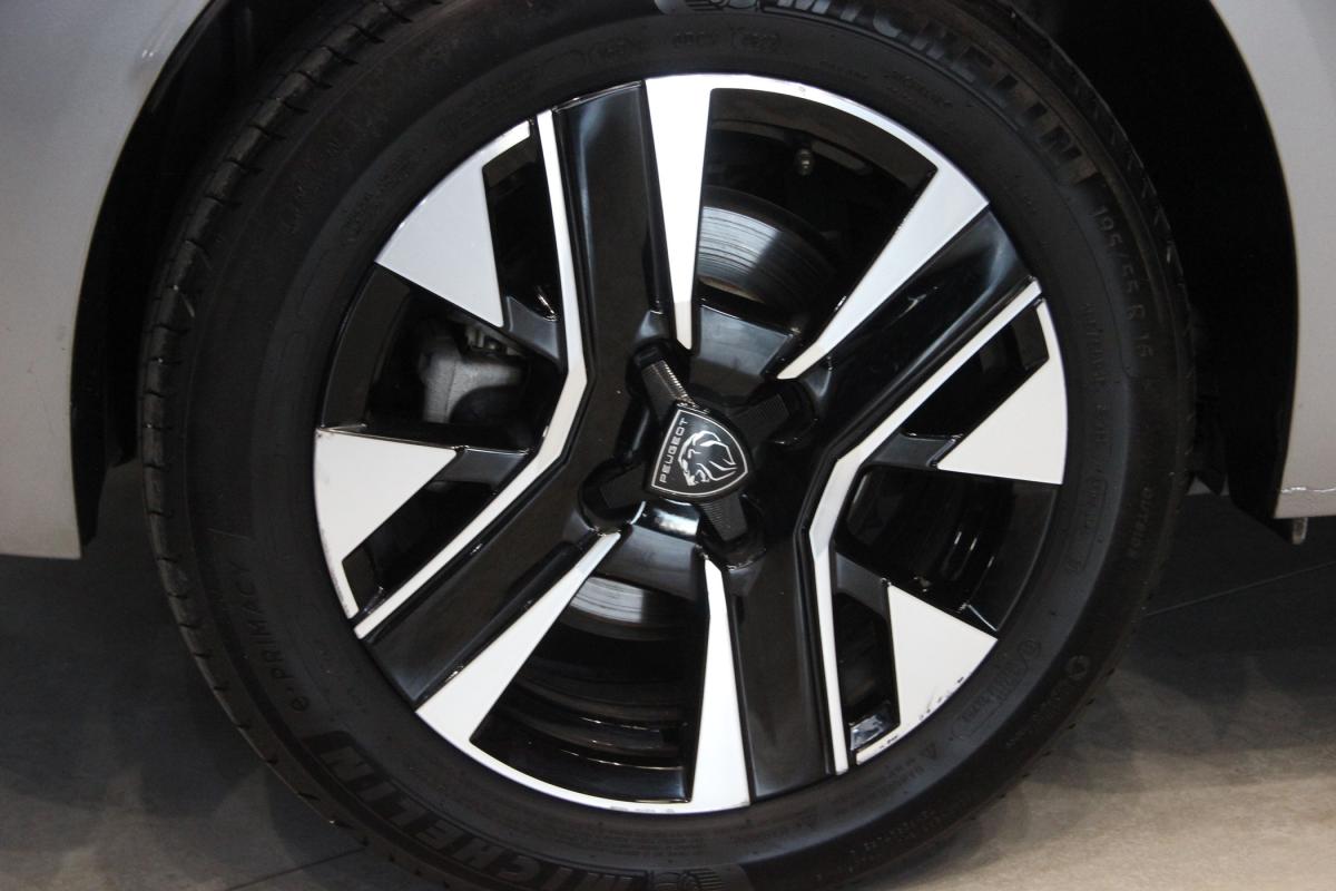 peugeot-208-2024-eletrico-500cc