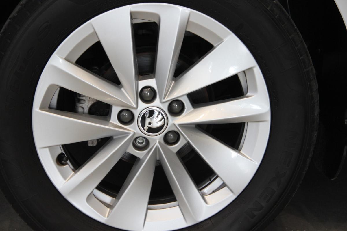 skoda-scala-2024-gasolina-999cc