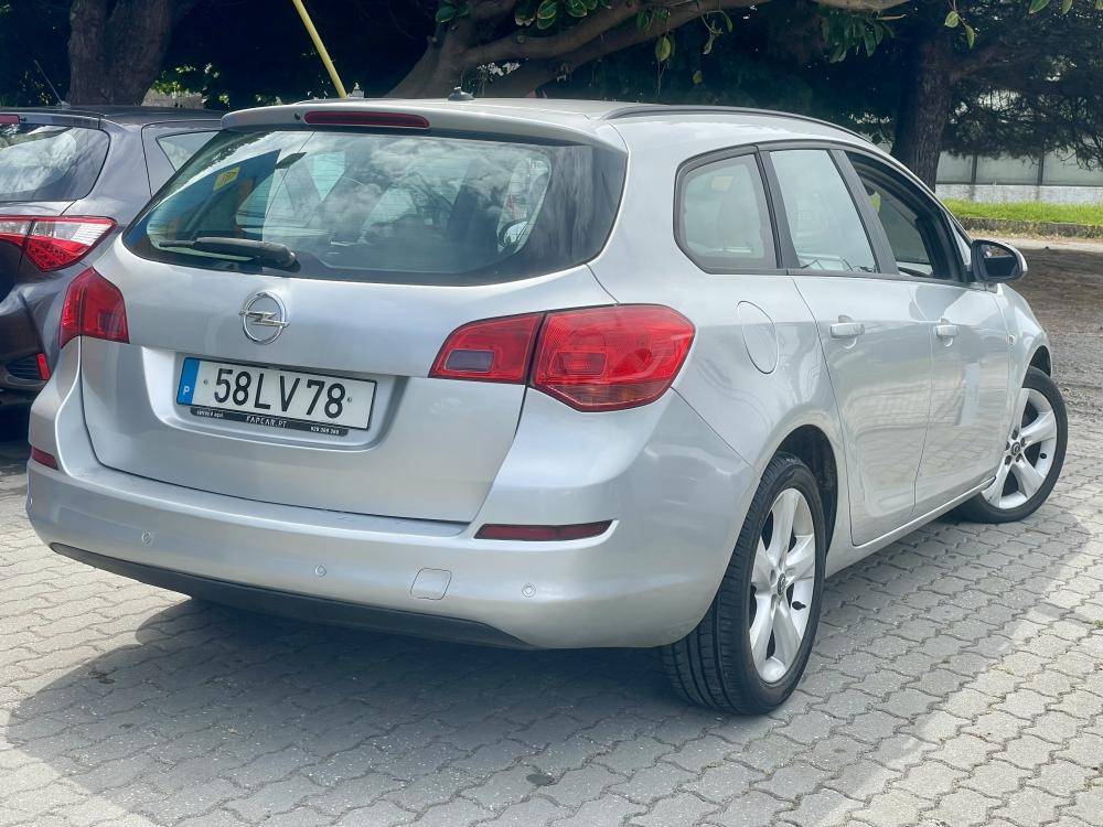 opel-astra-caravan-2011-diesel-1248cc