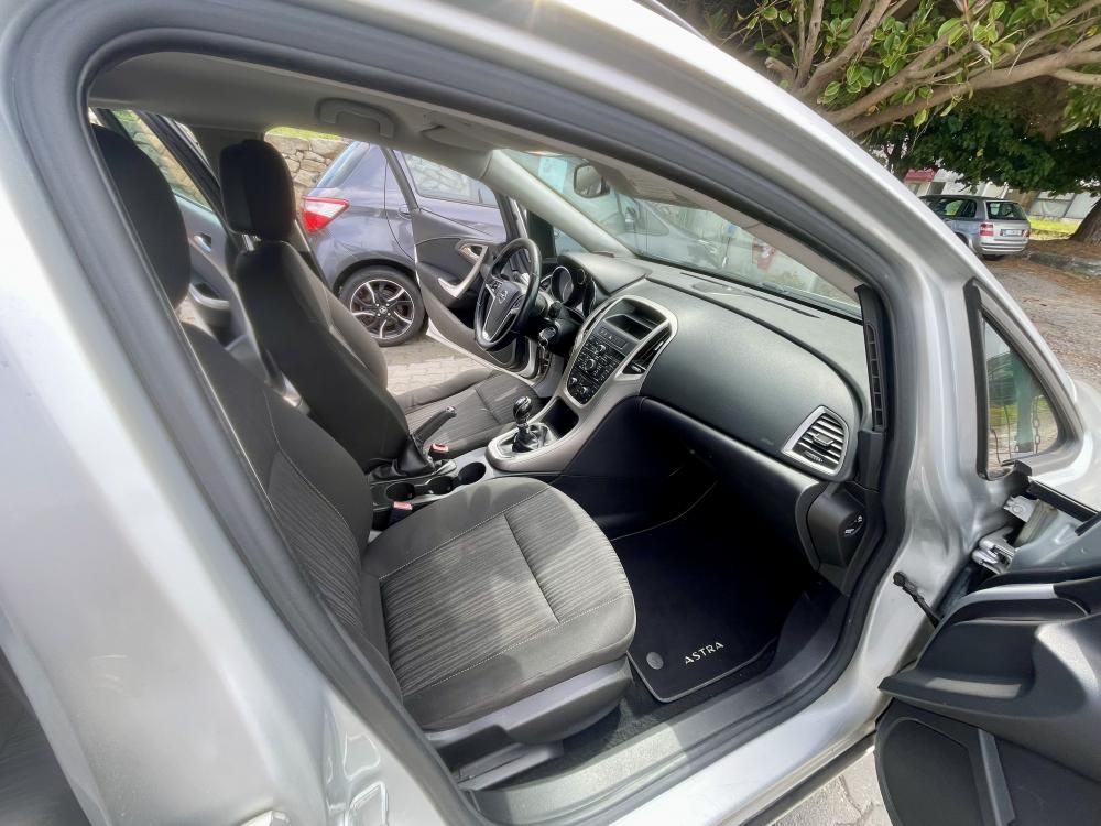 opel-astra-caravan-2011-diesel-1248cc