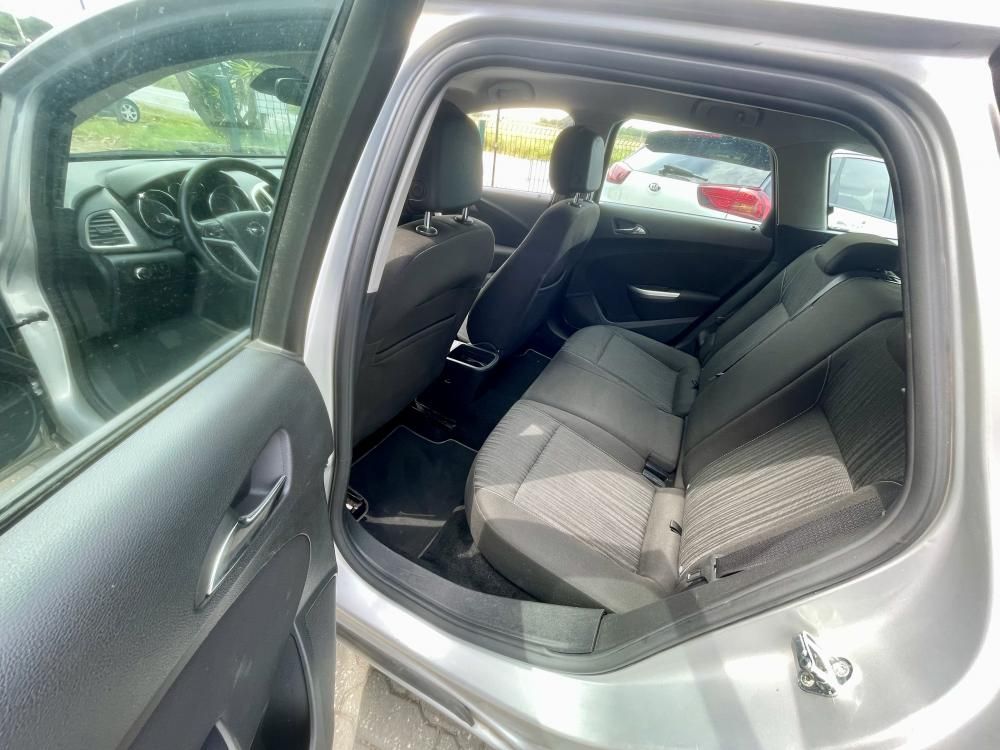 opel-astra-caravan-2011-diesel-1248cc
