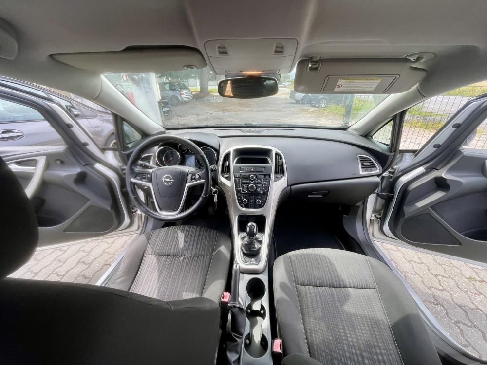 opel-astra-caravan-2011-diesel-1248cc