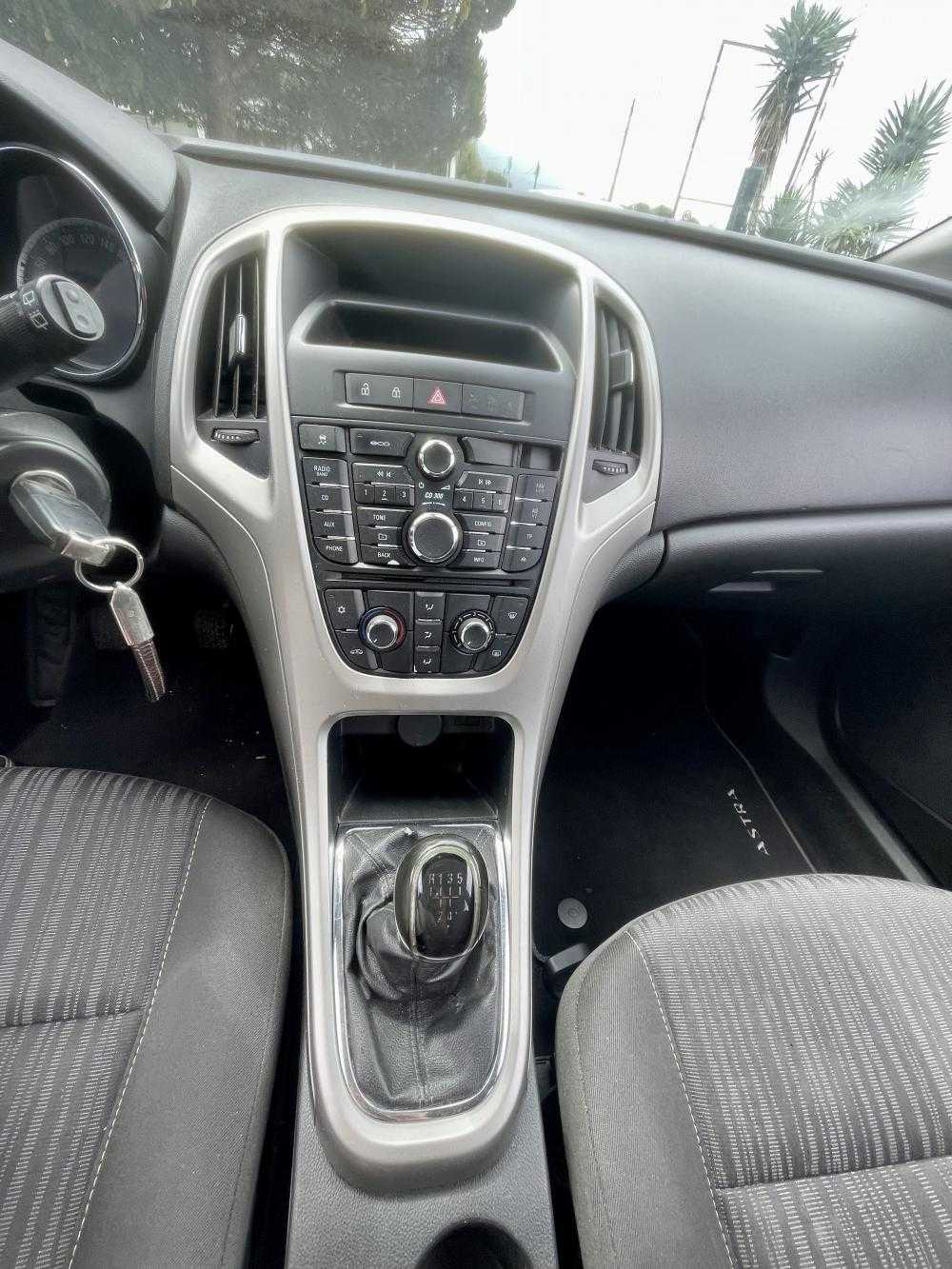 opel-astra-caravan-2011-diesel-1248cc