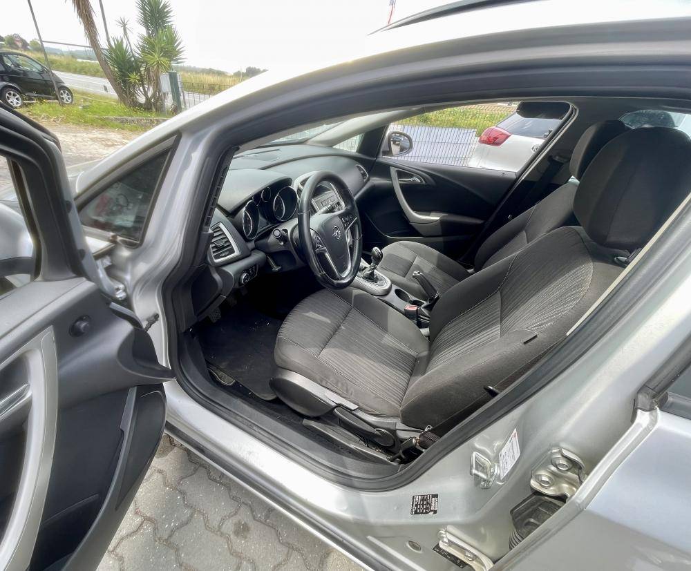 opel-astra-caravan-2011-diesel-1248cc