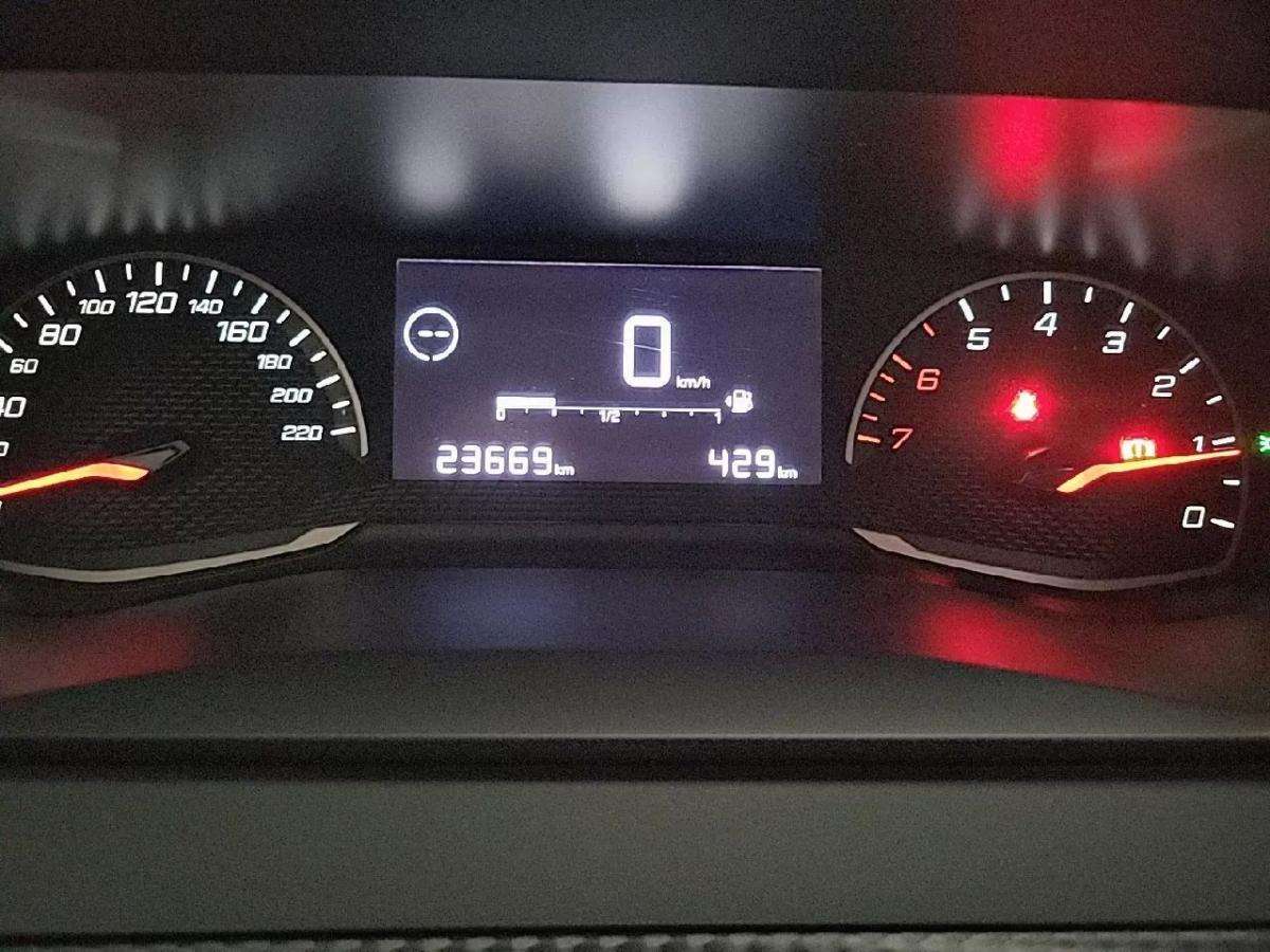 peugeot-2008-2021-gasolina-1199cc