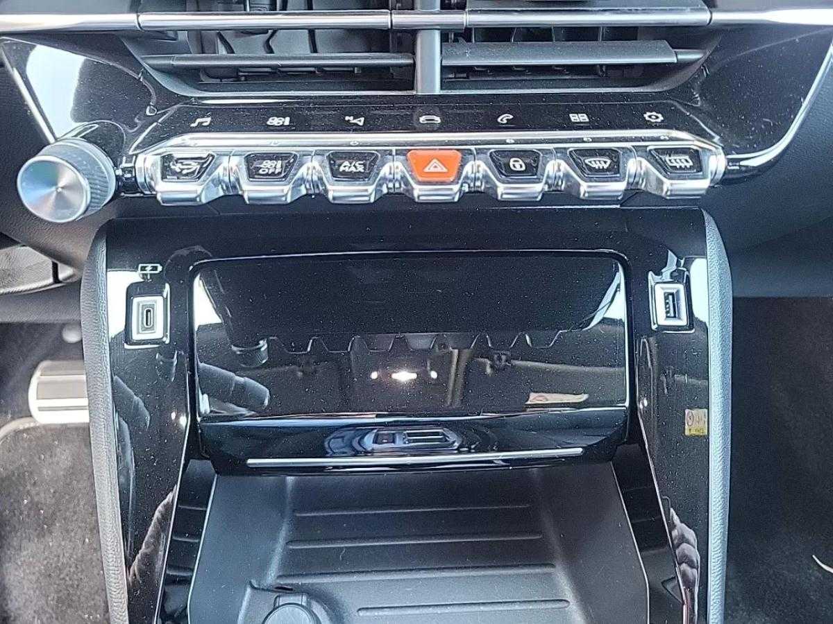peugeot-2008-2022-gasolina-1199cc