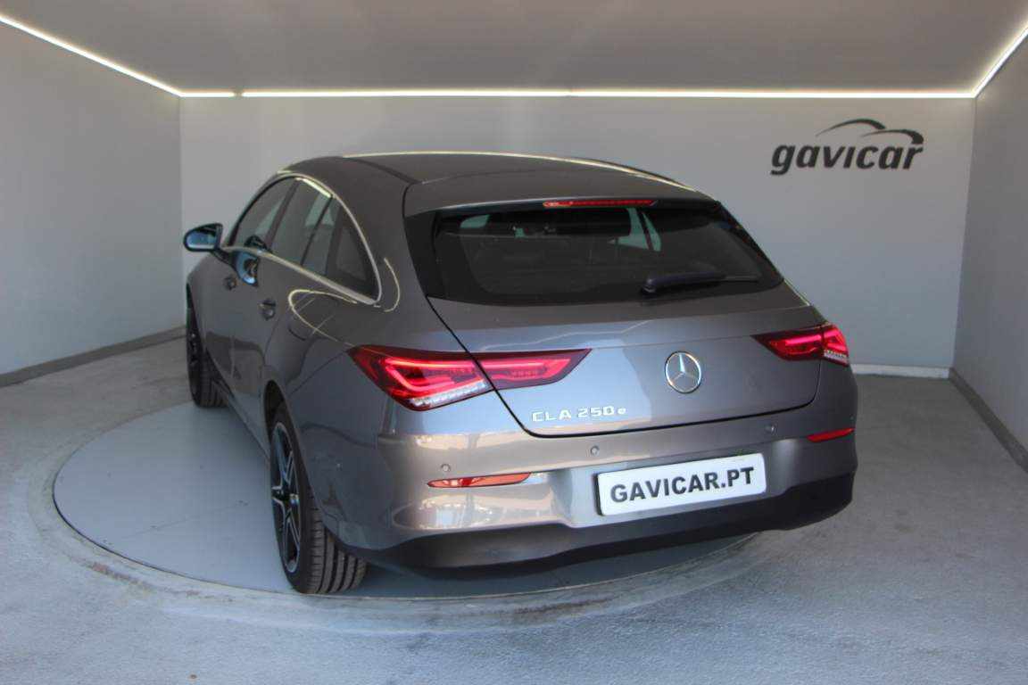 mercedes-benz-cla-250-e-2022-gasolina-1332cc