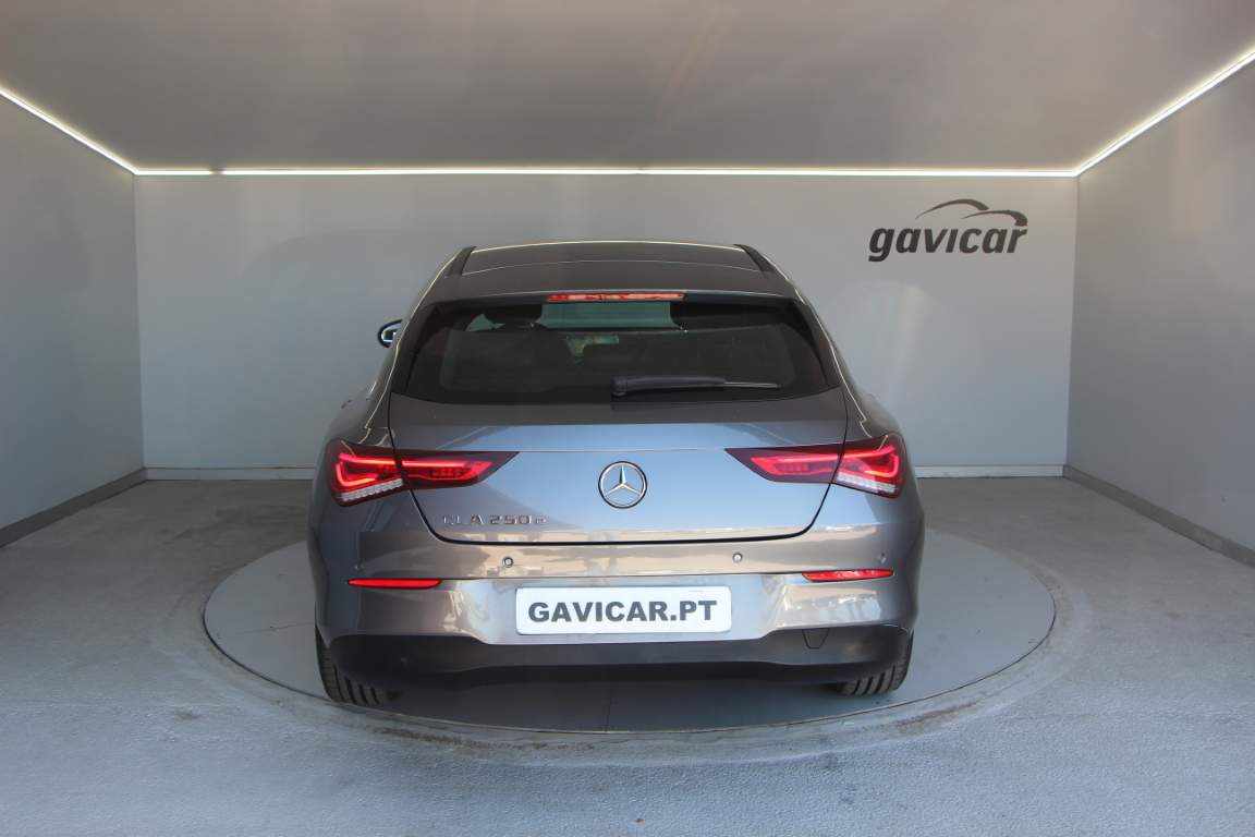 mercedes-benz-cla-250-e-2022-gasolina-1332cc