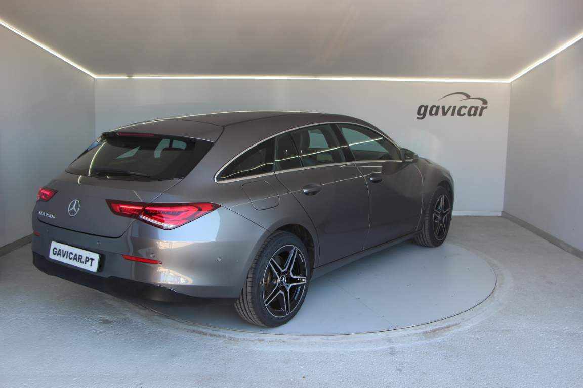 mercedes-benz-cla-250-e-2022-gasolina-1332cc