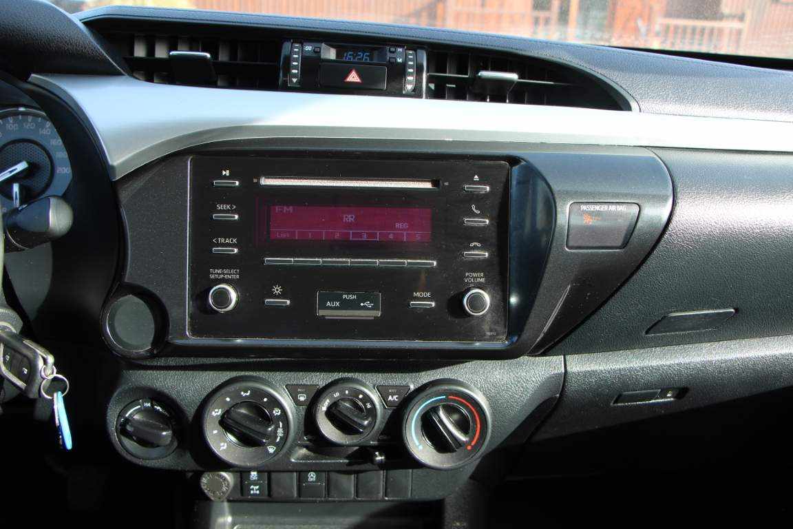 toyota-hilux-2-4-4wd-2022-diesel-2393cc