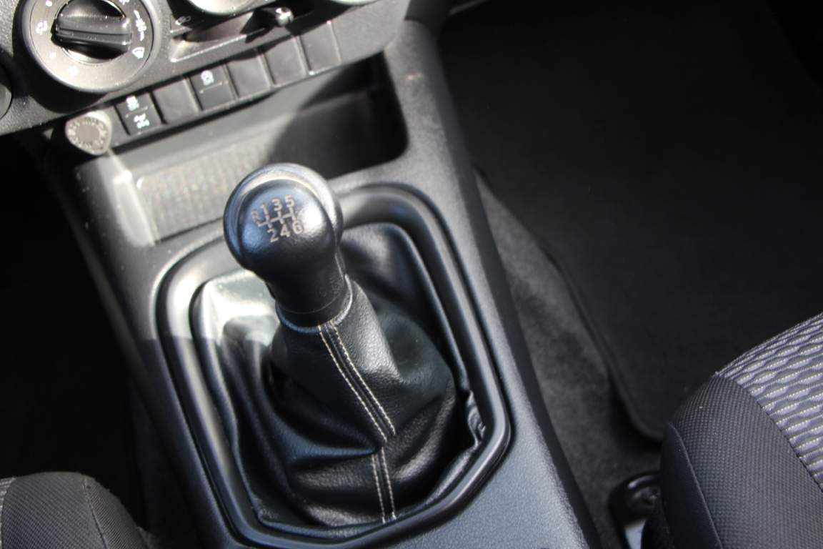 toyota-hilux-2-4-4wd-2022-diesel-2393cc