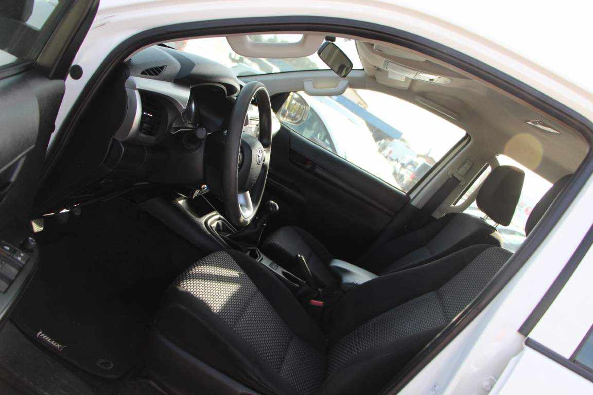 toyota-hilux-2-4-4wd-2022-diesel-2393cc