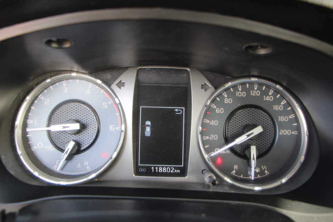 toyota-hilux-2-4-4wd-2022-diesel-2393cc