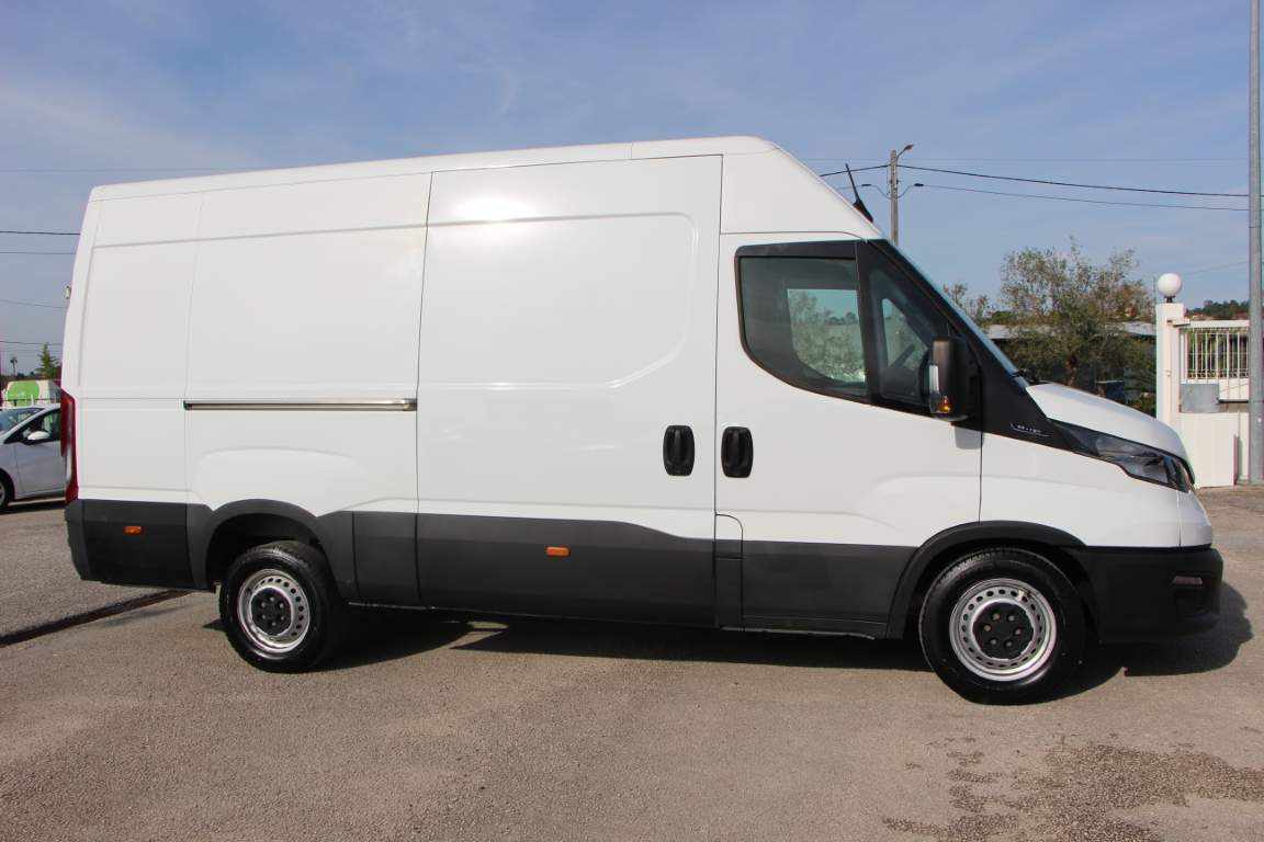 iveco-daily-2-3-156cv-2022-diesel-2287cc