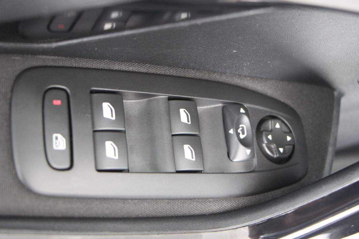 peugeot-208-1-2-vti-2018-gasolina-1199cc
