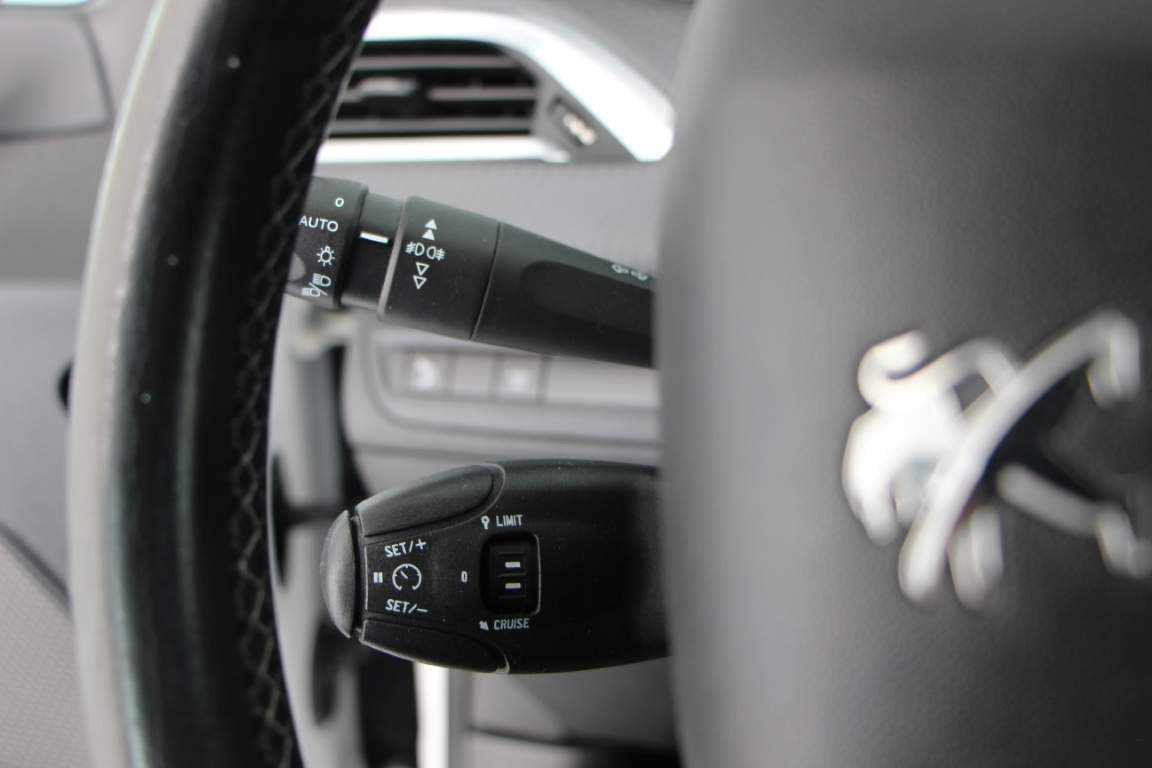 peugeot-208-1-2-vti-2018-gasolina-1199cc