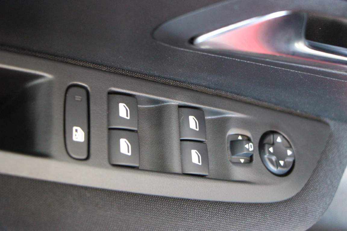 peugeot-208-1-5-bluehdi-2022-diesel-1499cc