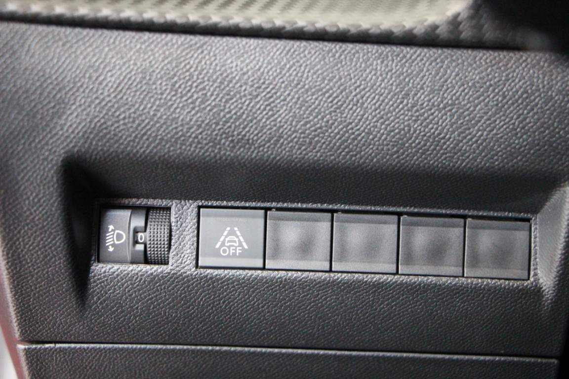 peugeot-208-1-5-bluehdi-2022-diesel-1499cc
