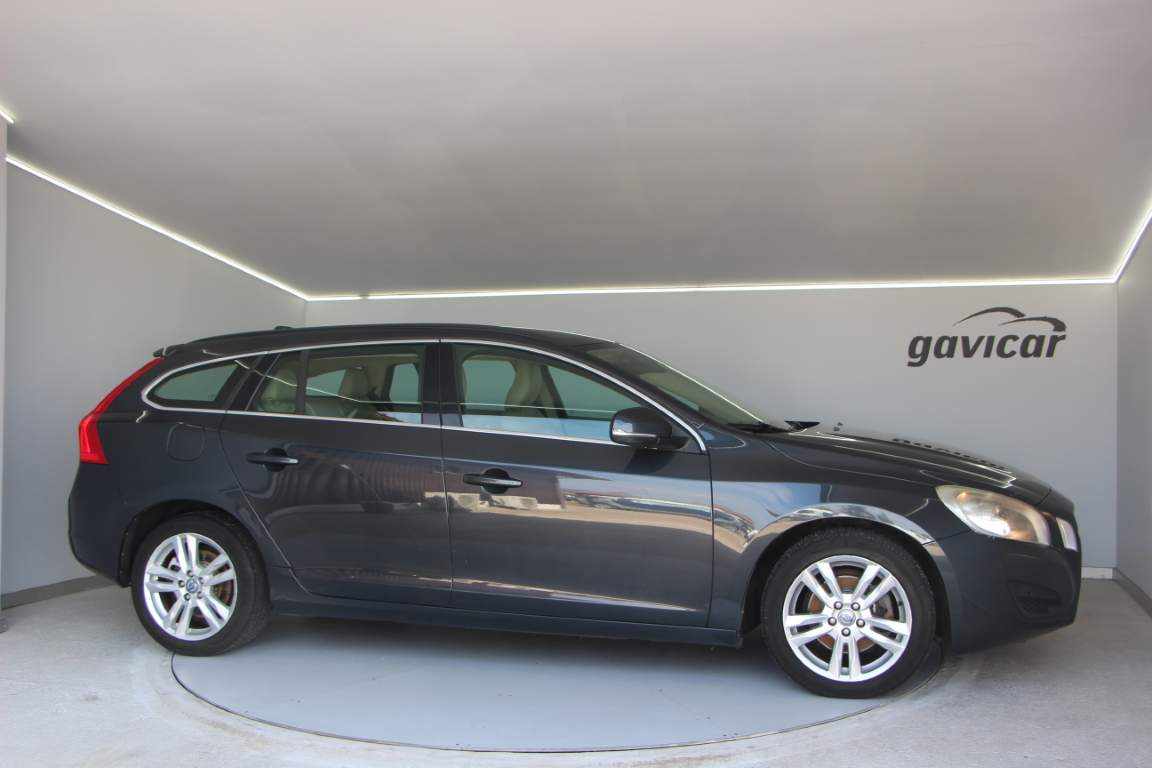 volvo-v60-2-0-d3-2012-diesel-1984cc