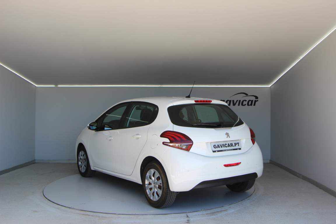 peugeot-208-1-5-102cv-2020-diesel-1499cc
