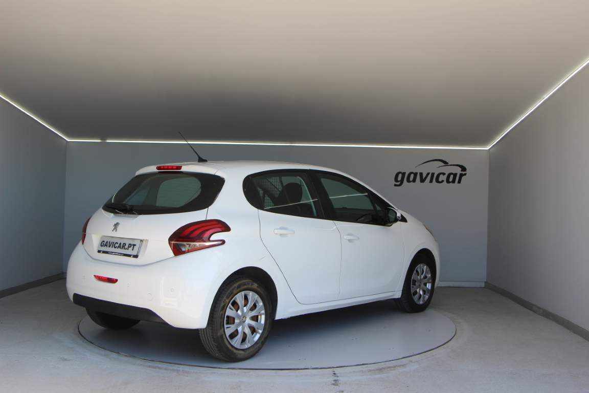 peugeot-208-1-5-102cv-2020-diesel-1499cc
