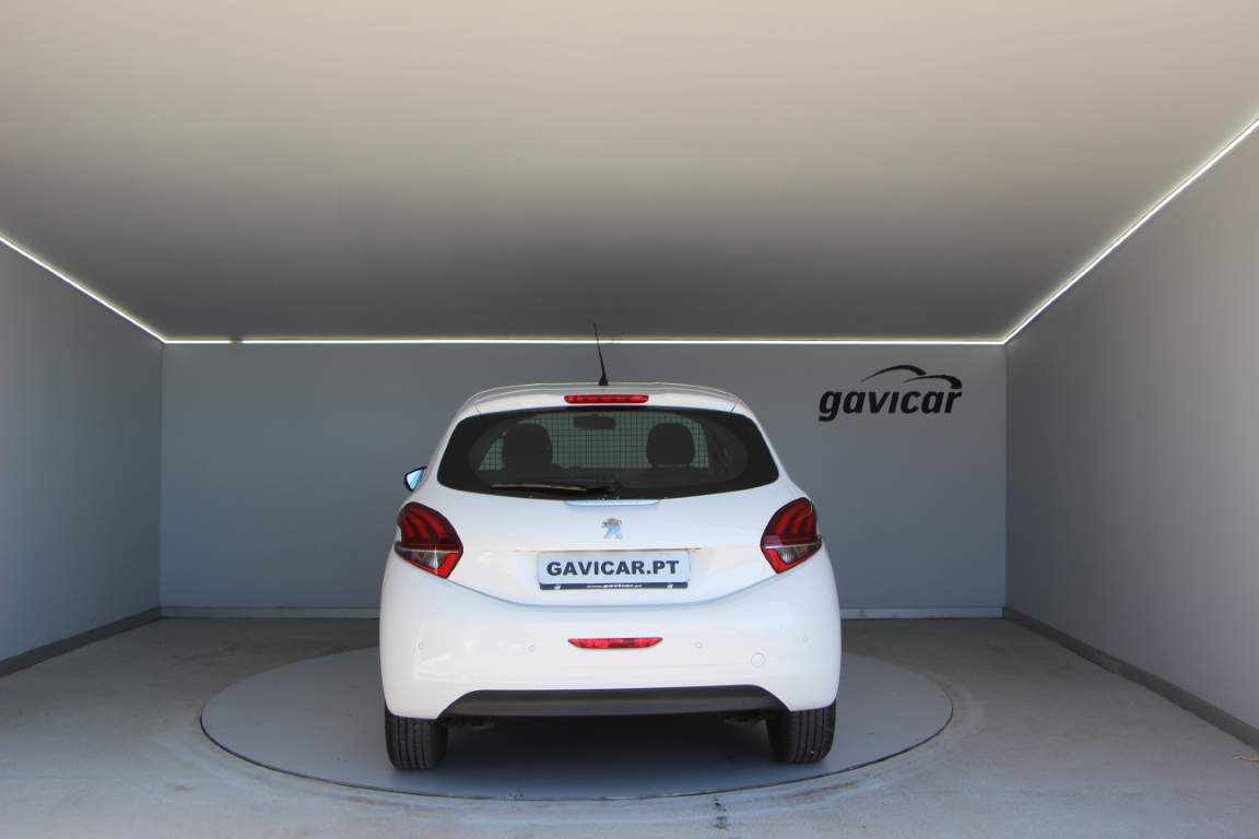 peugeot-208-1-5-102cv-2020-diesel-1499cc