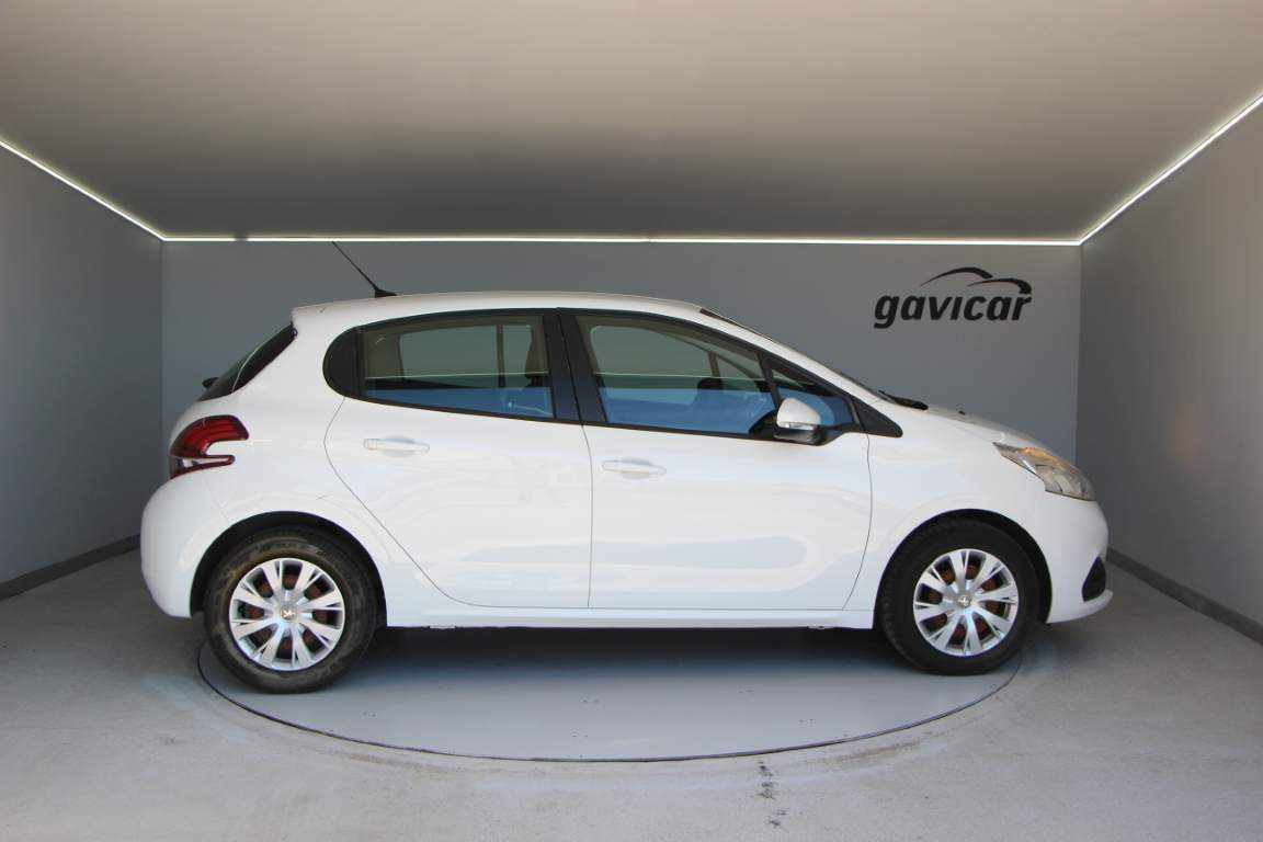 peugeot-208-1-5-102cv-2020-diesel-1499cc