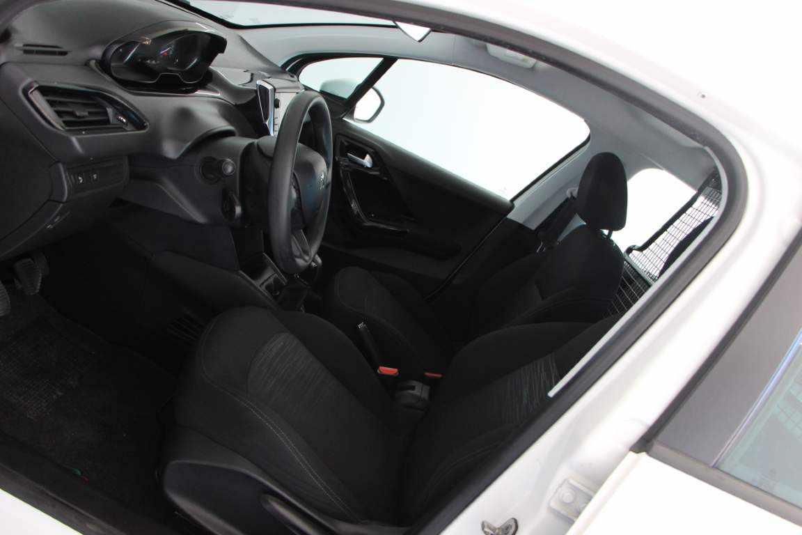 peugeot-208-1-5-102cv-2020-diesel-1499cc