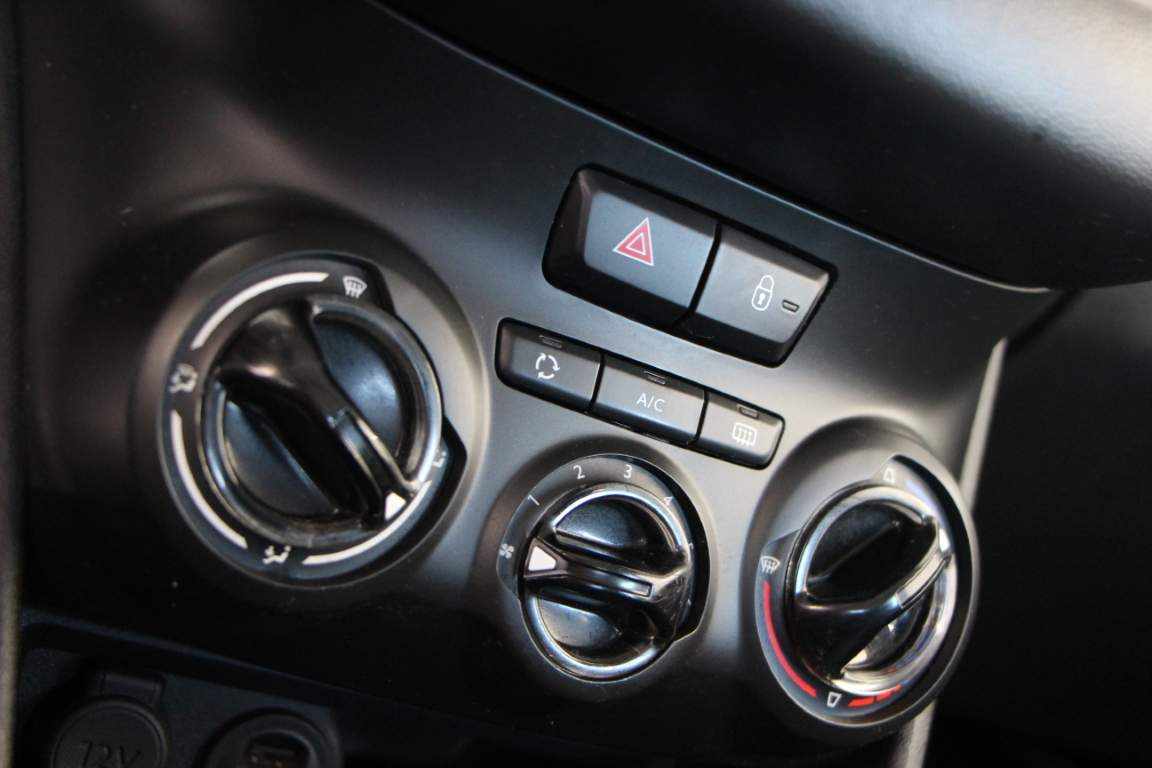 peugeot-208-1-5-102cv-2020-diesel-1499cc