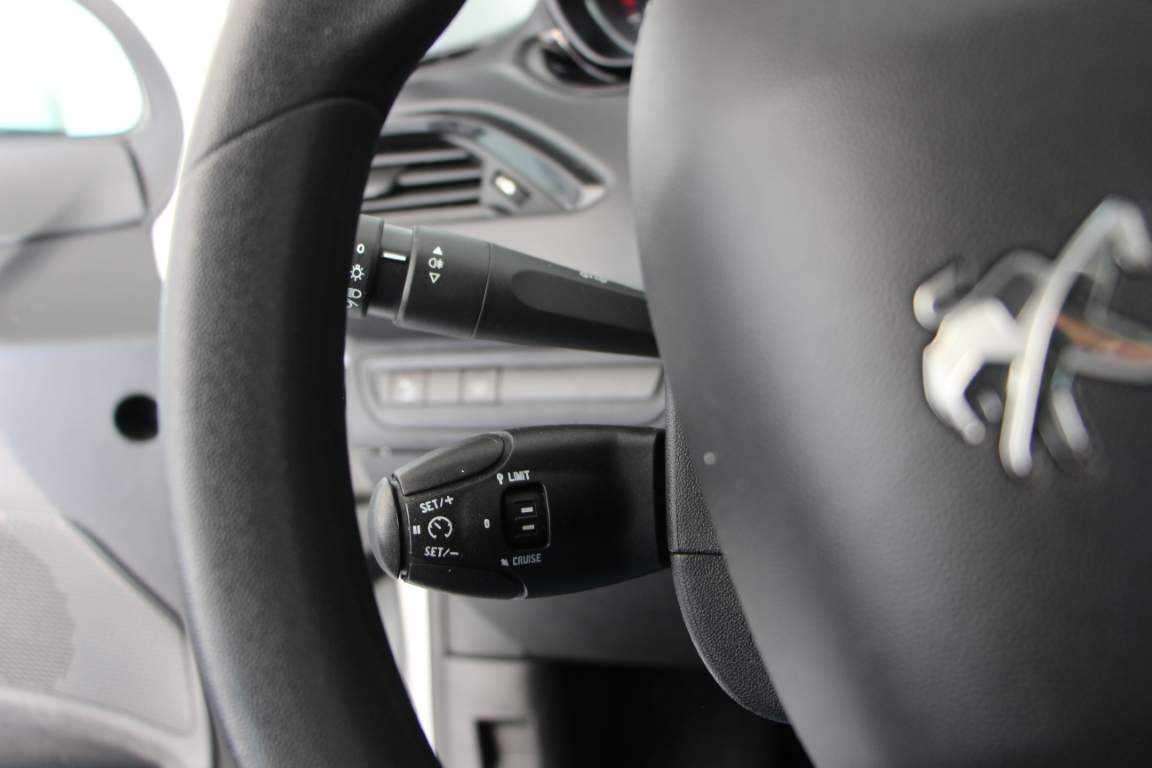 peugeot-208-1-5-102cv-2020-diesel-1499cc