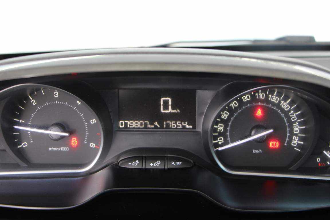 peugeot-208-1-5-102cv-2020-diesel-1499cc