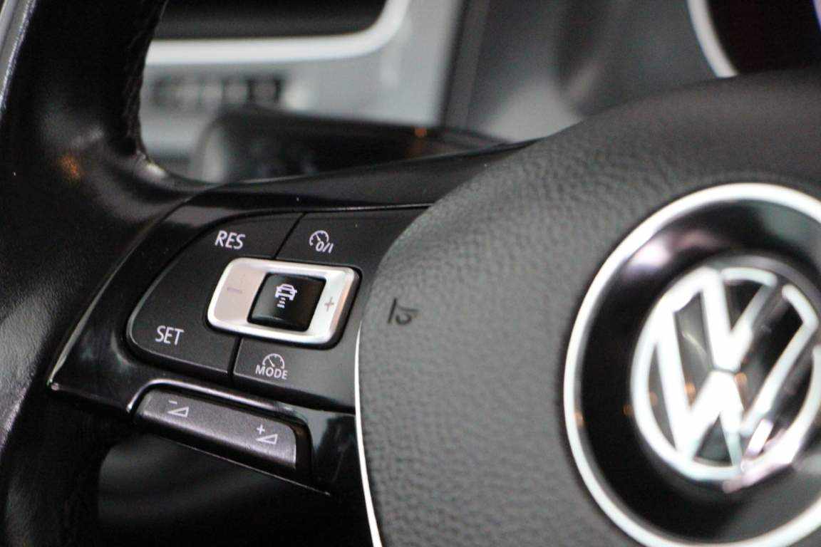 volkswagen-golf-1-6-tdi-bluemotion-2017-diesel-1598cc