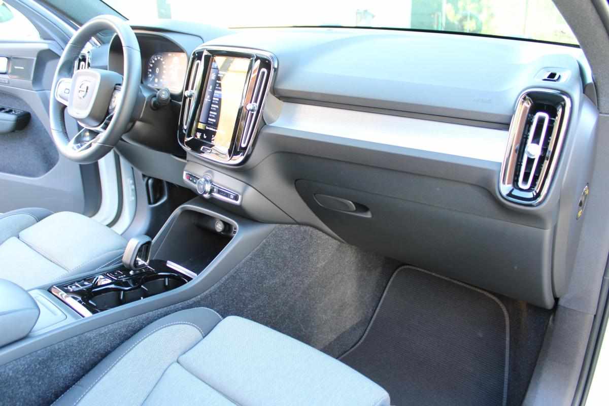 volvo-xc40-1-5-t2-2023-gasolina-1477cc