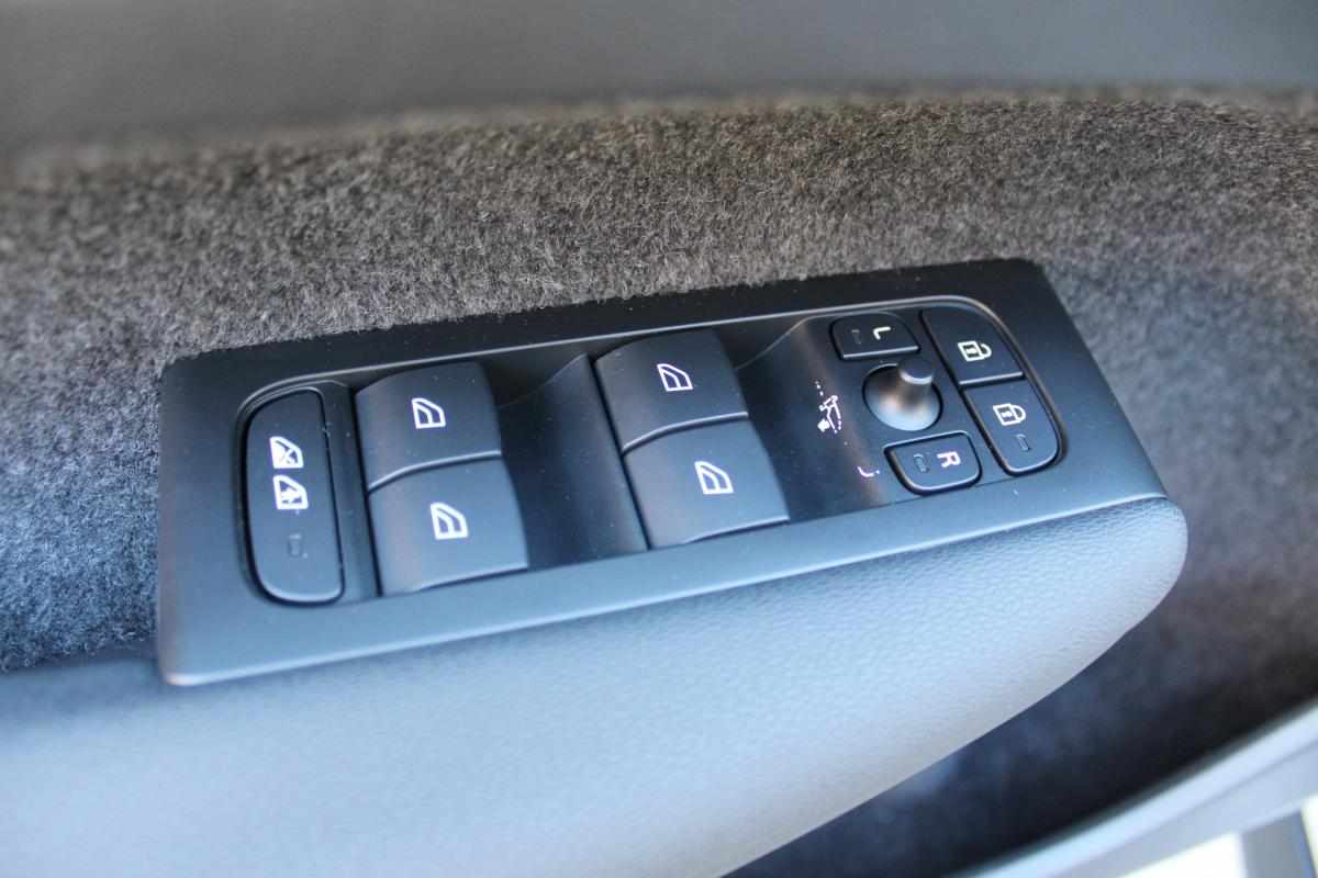volvo-xc40-1-5-t2-2023-gasolina-1477cc