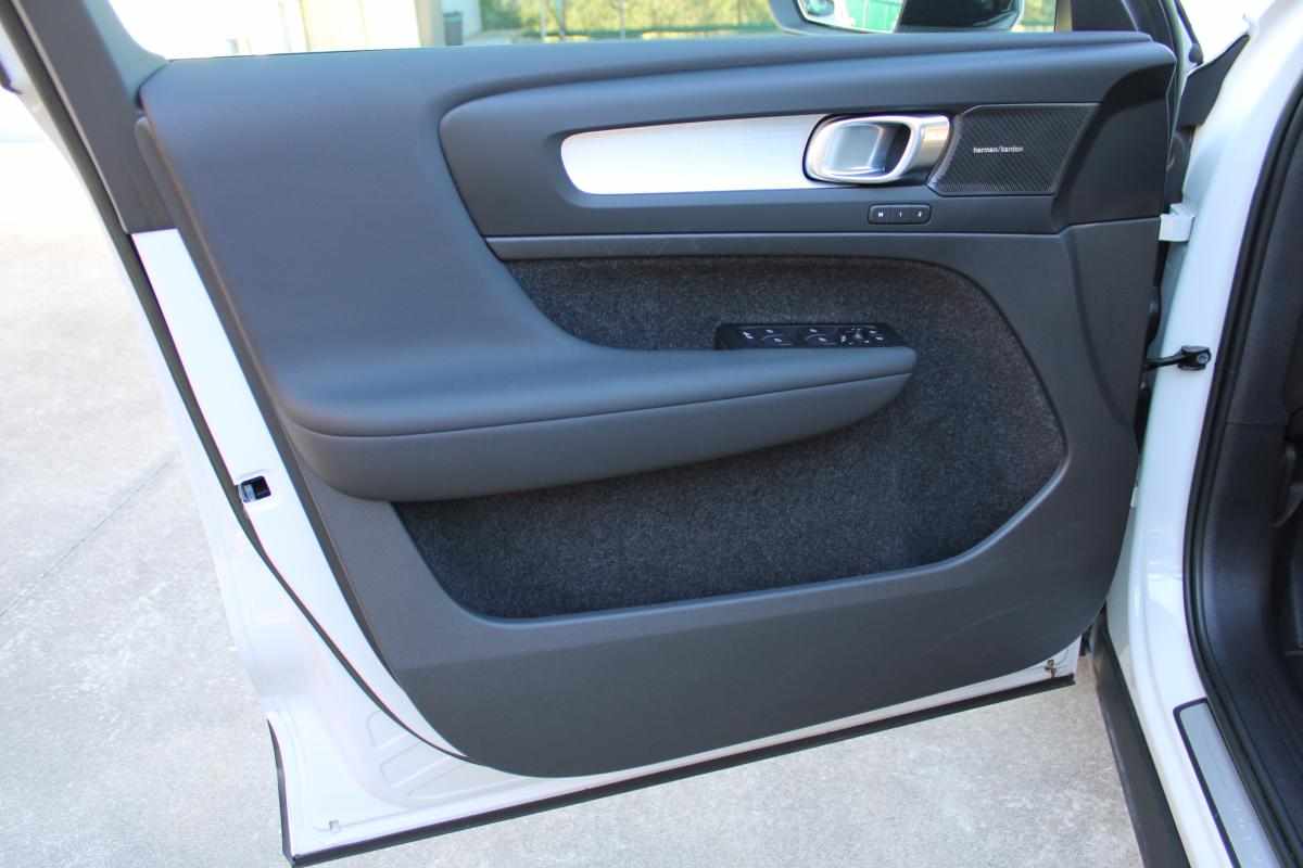 volvo-xc40-1-5-t2-2023-gasolina-1477cc