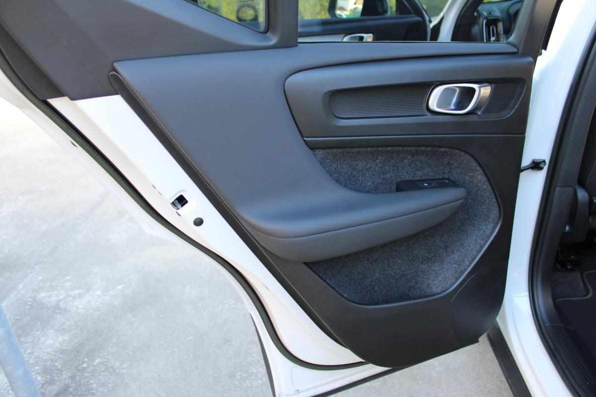 volvo-xc40-1-5-t2-2023-gasolina-1477cc
