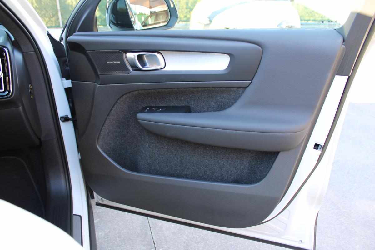 volvo-xc40-1-5-t2-2023-gasolina-1477cc