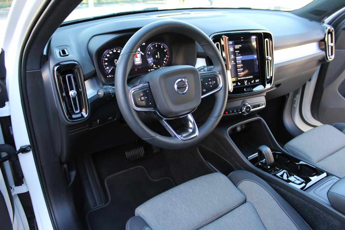 volvo-xc40-1-5-t2-2023-gasolina-1477cc