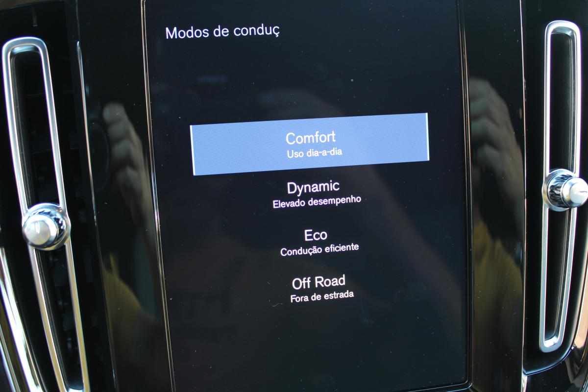 volvo-xc40-1-5-t2-2023-gasolina-1477cc