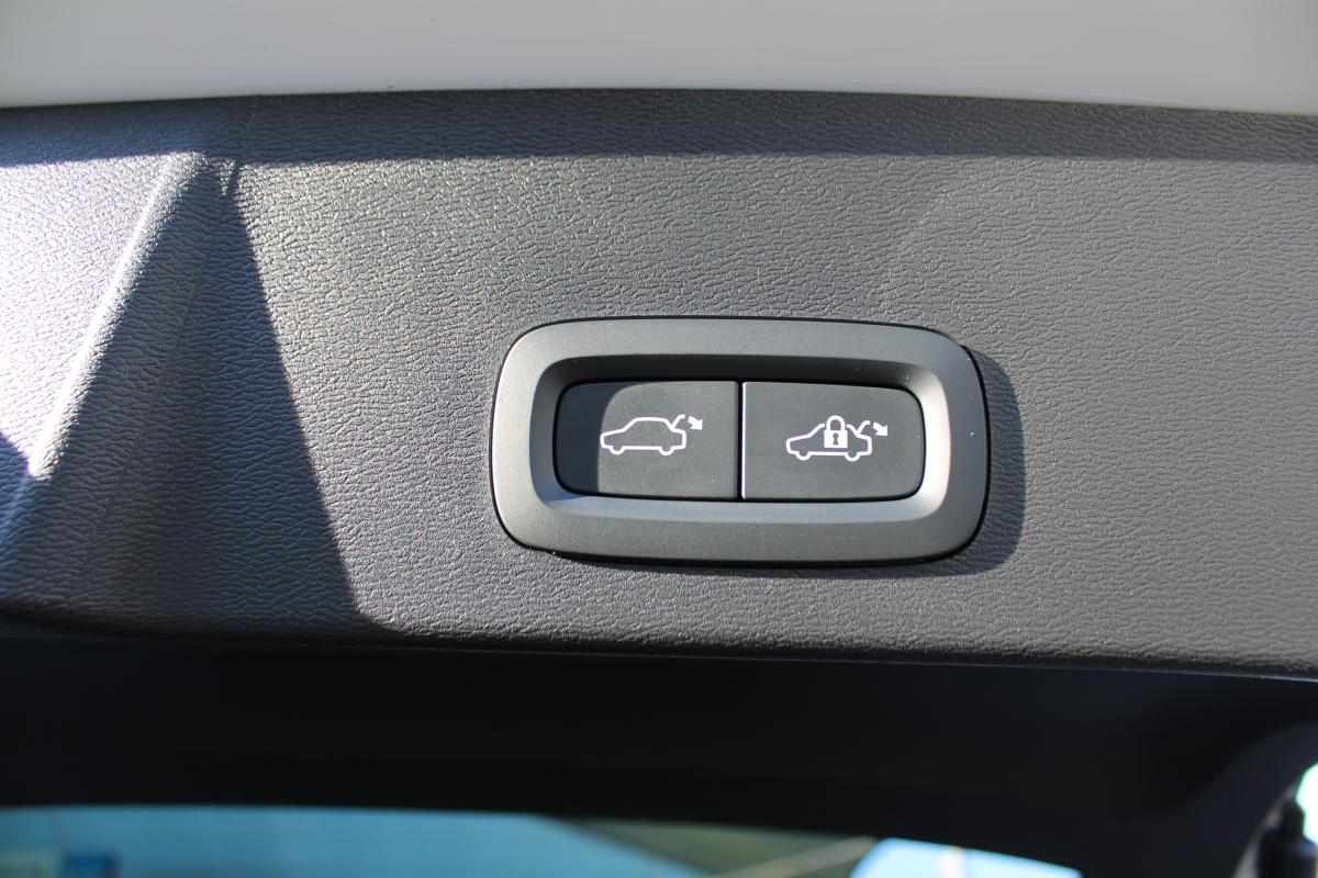 volvo-xc40-1-5-t2-2023-gasolina-1477cc