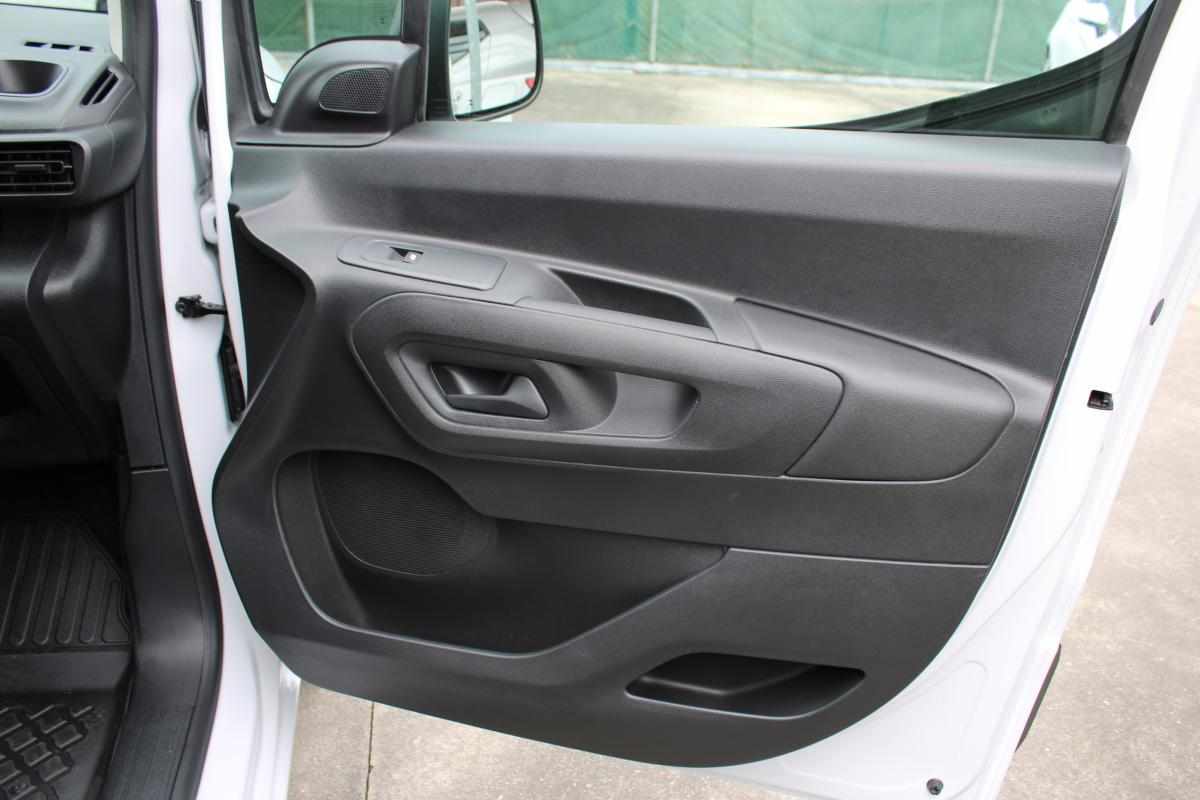 fiat-doblo-1-5-bluehdi-2023-diesel-1598cc