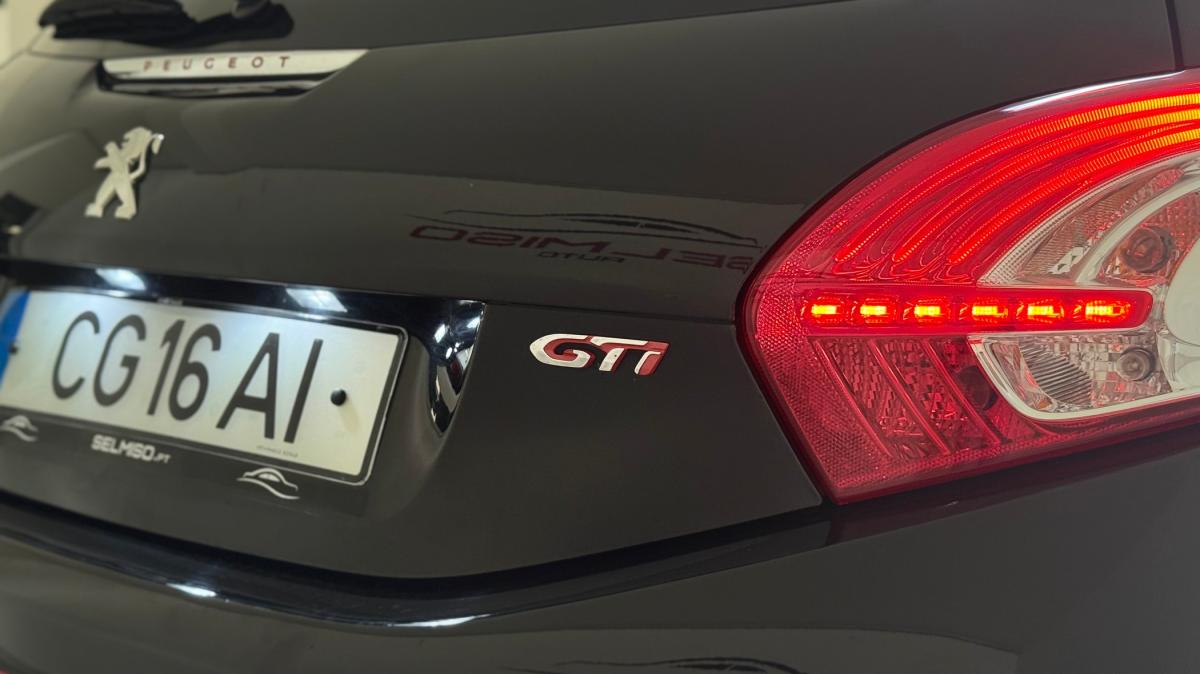 peugeot-208-2014-gasolina-1598cc