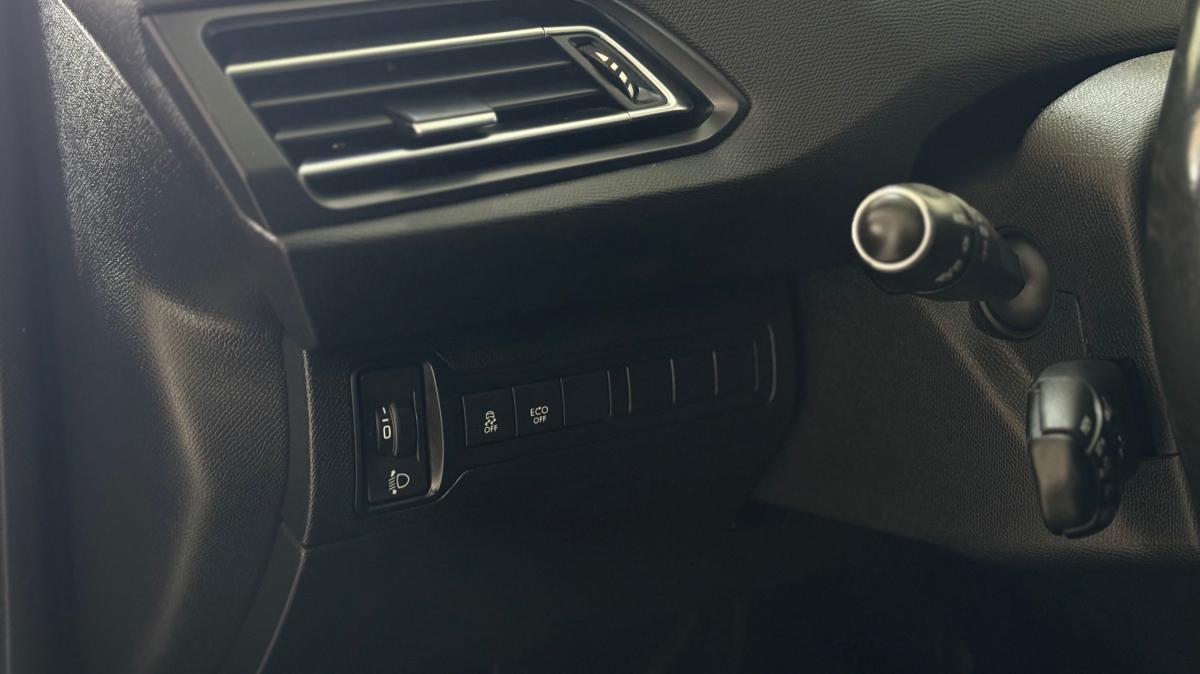 peugeot-308-sw-2015-diesel-1560cc