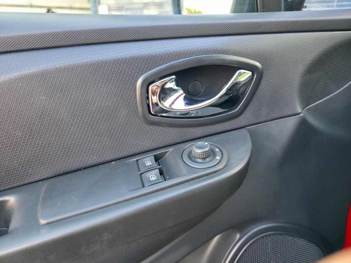 renault-clio-0-9-tce-2014-gasolina-898cc