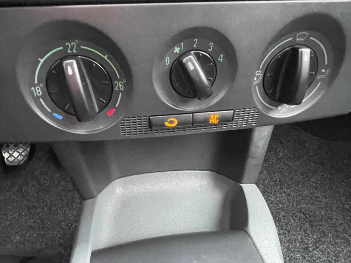skoda-fabia-1-2-54cv-2002-gasolina-1198cc