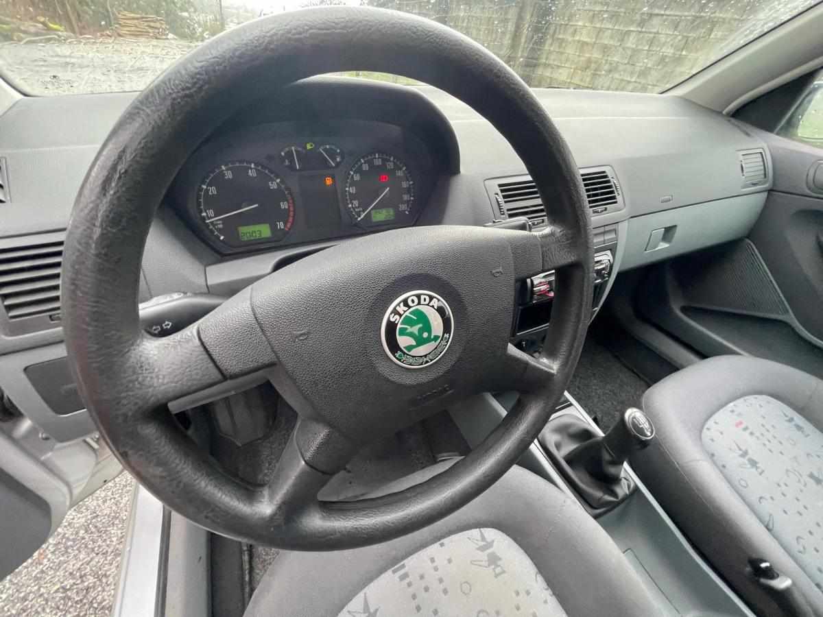 skoda-fabia-1-2-54cv-2002-gasolina-1198cc