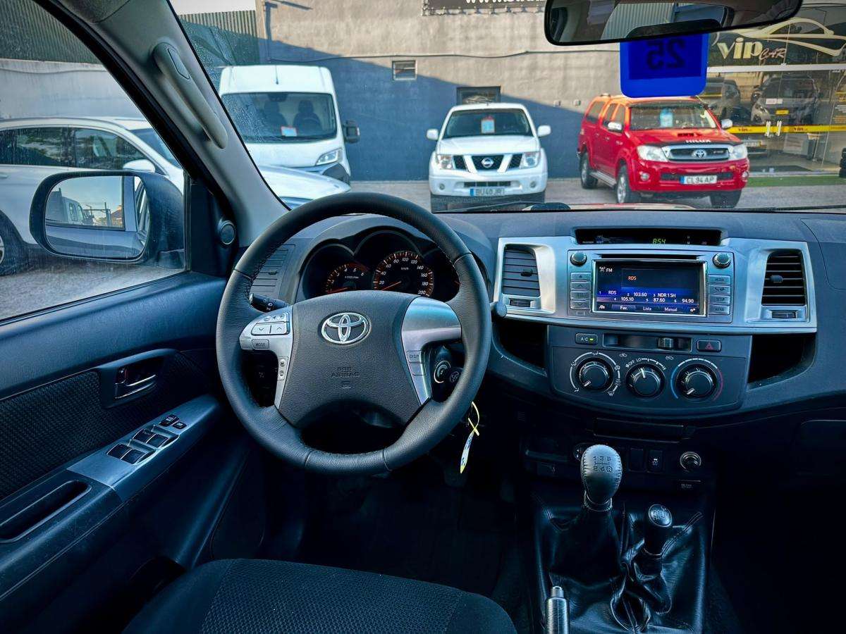 toyota-hilux-2014-diesel-2494cc