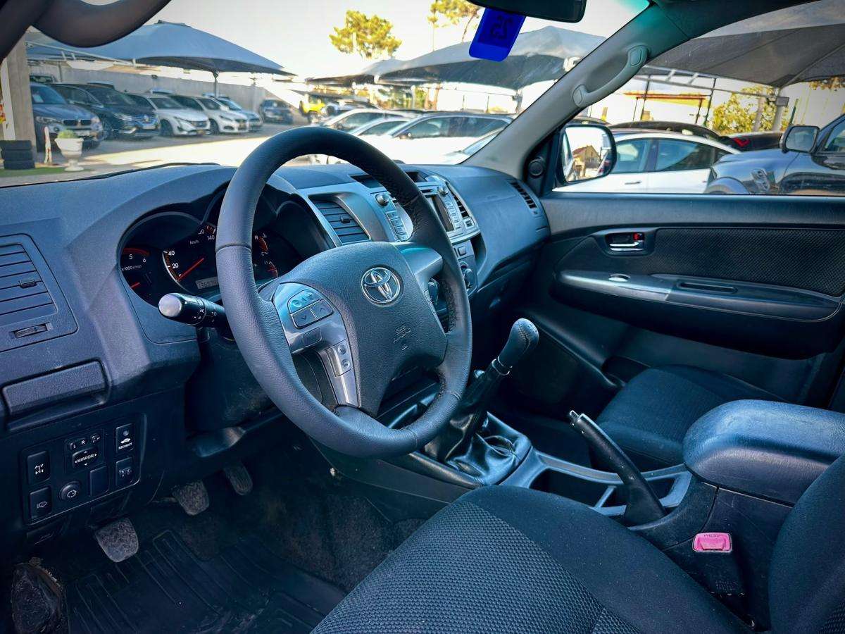 toyota-hilux-2014-diesel-2494cc