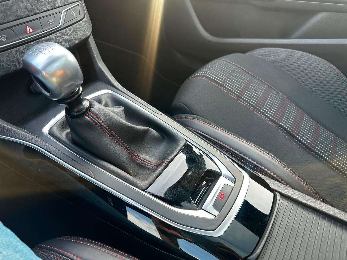 peugeot-308-2017-gasolina-1199cc