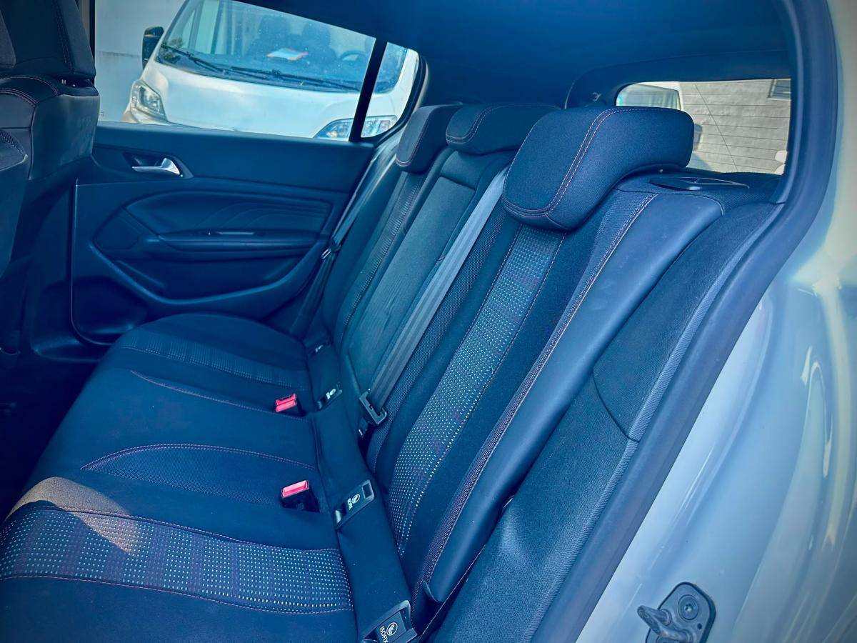 peugeot-308-2017-gasolina-1199cc
